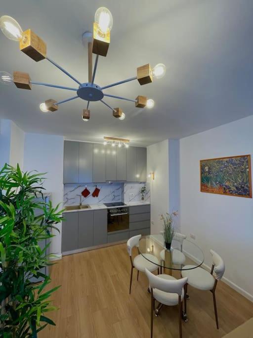 Studio Flat In The City Center ติรานา ภายนอก รูปภาพ