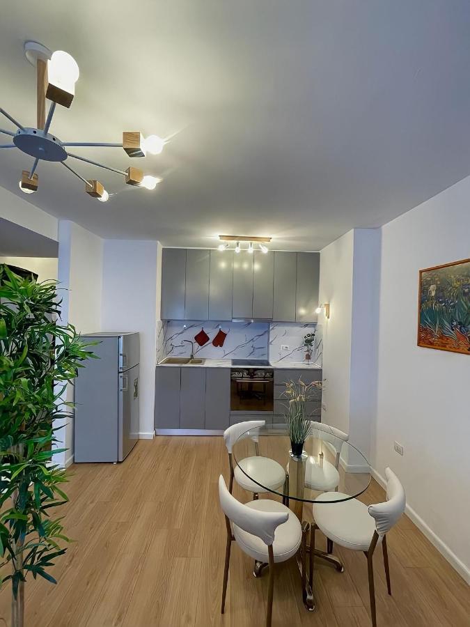Studio Flat In The City Center ติรานา ภายนอก รูปภาพ